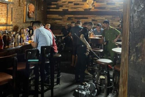 Bị xử phạt hơn 160 triệu đồng vì kinh doanh rượu ngoại, khí cười không rõ nguồn gốc