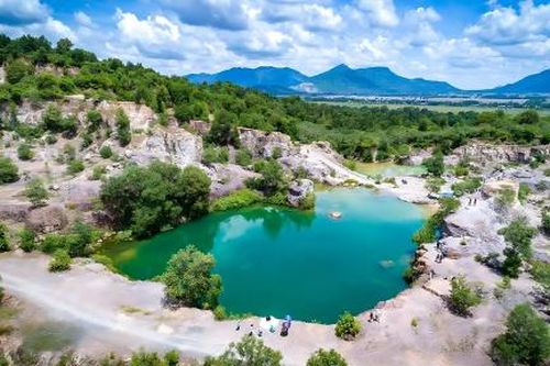 Đến Bảy Núi ngắm hồ nước xanh