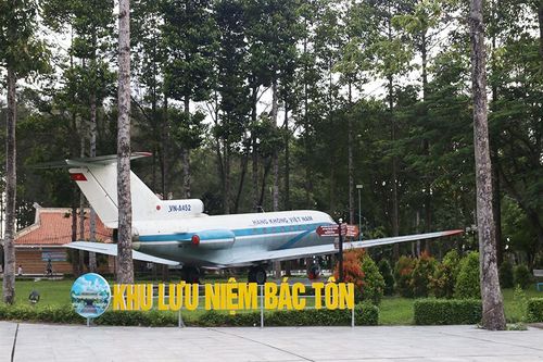 Chiếc máy bay ở cù lao Ông Hổ
