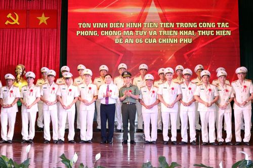 Tôn vinh 120 tập thể, cá nhân tiêu biểu trong phòng, chống ma túy và thực hiện Đề án 06