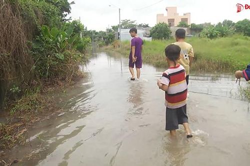 Hàng chục nhà dân ở Định Quán bị ngập sau mưa lớn