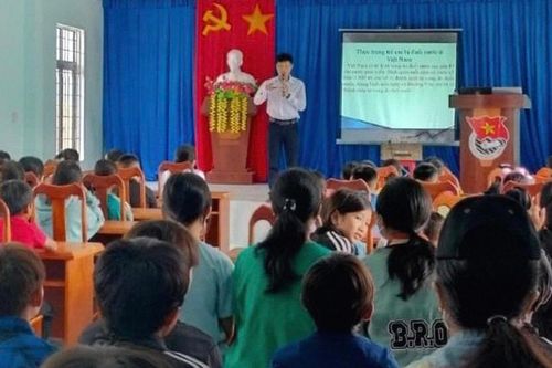 Kông Chro: Hơn 100 thiếu nhi được hướng dẫn kỹ năng phòng tránh đuối nước