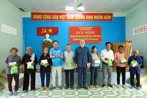 Hội Bảo tồn Di sản văn hóa và Du lịch tâm linh tỉnh: Tặng 200 suất quà cho các đối tượng chính sách ở huyện Khánh Vĩnh