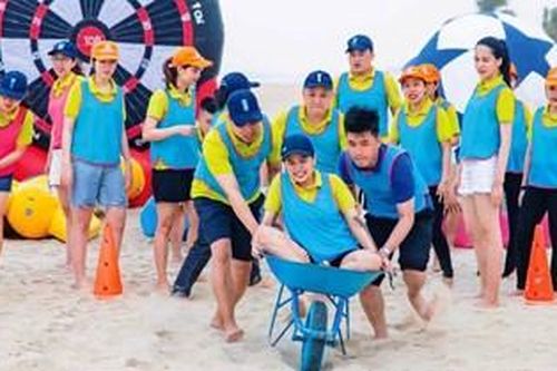 Sôi động với team building