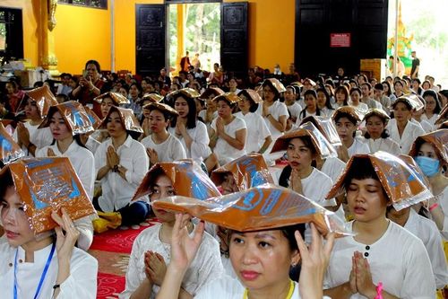 Đồng Nai: Lễ dâng y tắm mưa cúng dường chư Tăng tại thiền viện Phước Sơn