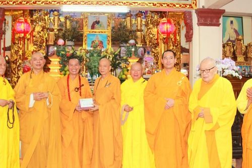 Ban Trị sự Phật giáo TP.Biên Hòa thăm, cúng dường 12 trường hạ trên địa bàn thành phố