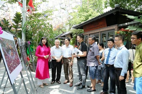Hà Nội hội nhập và phát triển qua góc nhìn của các nhiếp ảnh gia