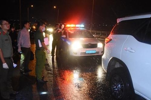 Thu giữ quả nổ, đạn, liên quan nhóm 31 đối tượng bị bắt trên cầu Rạch Miễu