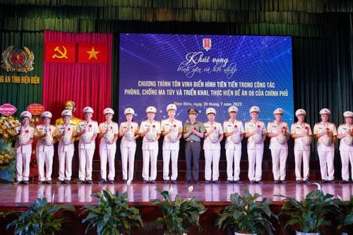 Công an tỉnh Điện Biên tôn vinh điển hình tiên tiến trong triển khai Đề án 06 và phòng, chống ma túy
