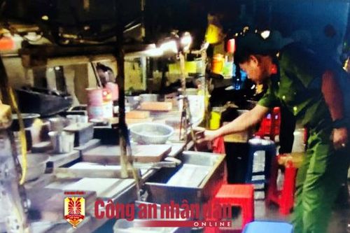 Tạm giữ người trong trường hợp khẩn cấp 5 đối tượng, khám xét thu giữ thêm 14 kg vàng