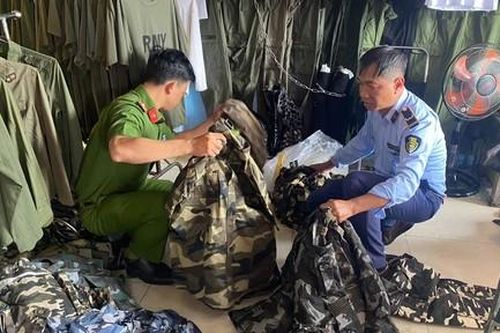 Ngăn chặn tình trạng mua bán quân trang trái phép