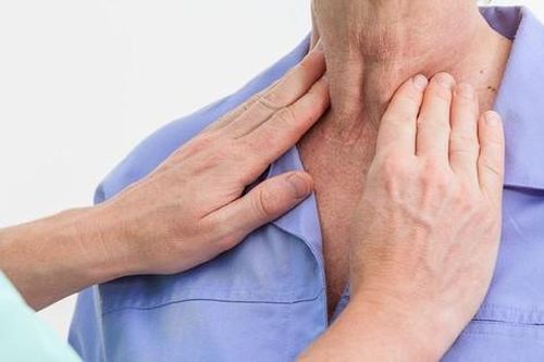 Điều trị Iod phóng xạ, người bệnh ung thư tuyến giáp kiêng ăn gì?