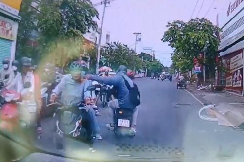 Giật dây chuyền bất thành vẫn cấu thành tội cướp giật tài sản