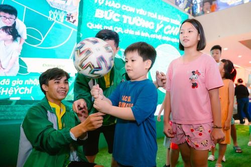 10.000 trẻ đăng ký tham gia 'Bức tường ý chí'