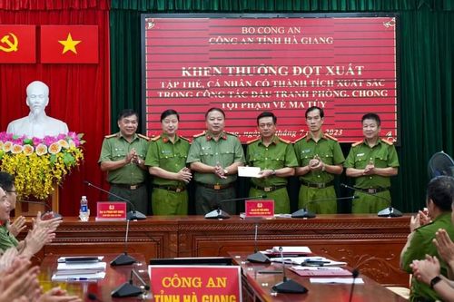 Khen thưởng lực lượng phá thành công chuyên án ma túy lớn tại Hà Giang