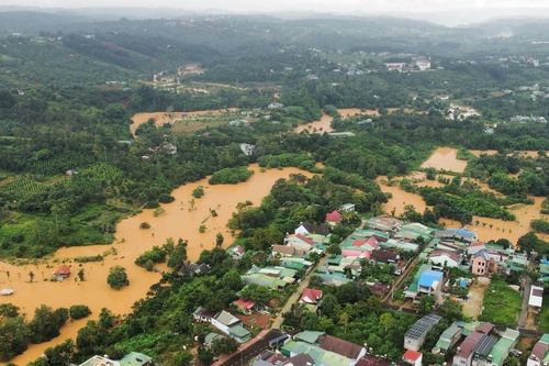 Mưa lớn gây ngập hàng trăm căn nhà, hàng ngàn ha hoa màu của người dân