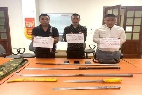 Hà Nội: Bắt nhóm đối tượng vác vũ khí đi đánh nhau vì mâu thuẫn