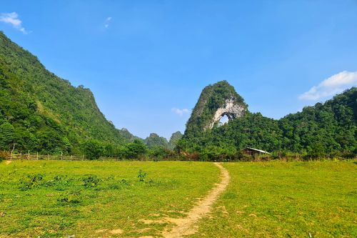 Khám phá vẻ đẹp độc lạ của Núi Mắt Thần