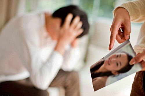 Càng bị kiểm soát điều này, chồng càng muốn ngoại tình