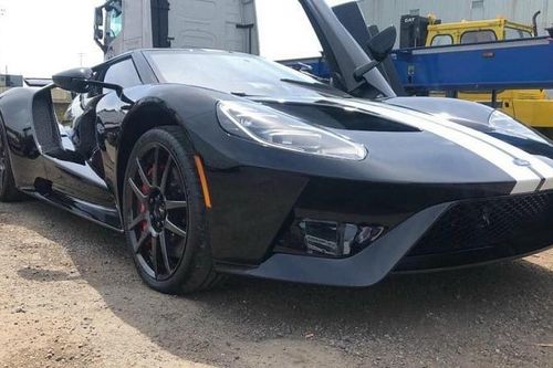 Cận cảnh siêu xe Ford GT thứ 3 vừa cập bến Việt Nam