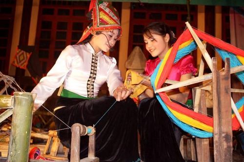 Phát triển làng nghề truyền thống gắn với du lịch ở Yên Bái