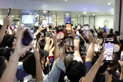 Bất an khi con là 'fan cuồng'