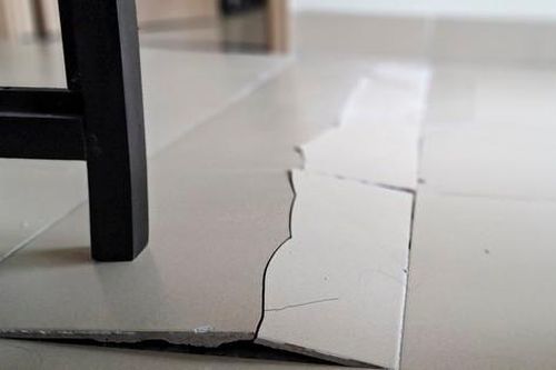Vụ nền gạch chung cư phồng rộp, nứt toác, Sở Xây dựng Bình Định nói gì?