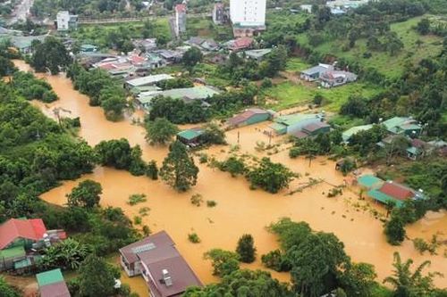 Mưa lớn kéo dài, nhiều nơi ở Đắk Nông bị nước lũ bủa vây tứ bề