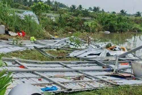 Cà Mau: Dông lốc làm 3 người bị thương, thiệt hại nhà cửa gần 6 tỷ đồng