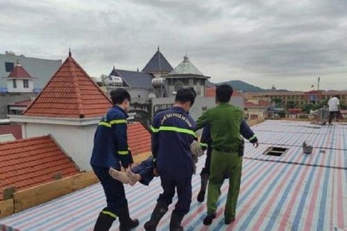 Kéo tời sắt lên công trình, 3 người bị điện giật thương vong