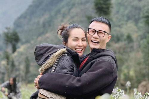Tiểu thư miền Tây học nấu ăn, chăm con khi làm vợ Hoàng Bách