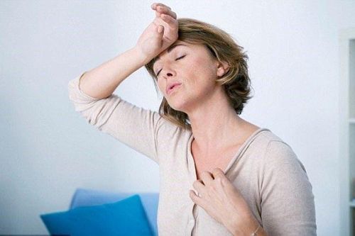 Vì sao phụ nữ thường đau nhức khắp người sau tuổi 50?