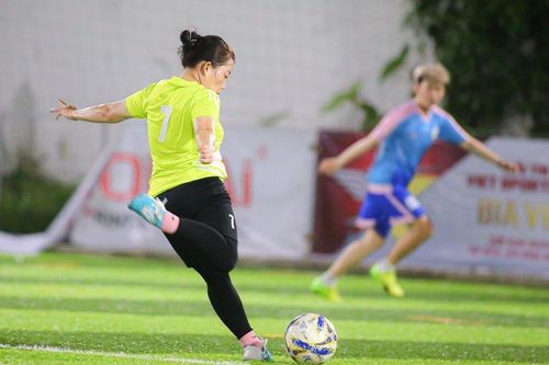 Đội bóng của QBV nữ Việt Nam 2010 thắng đậm tại S8 Ladies - 2109 Football Museum