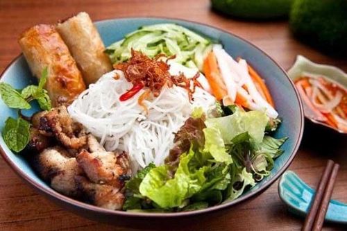 Công thức làm bún thịt nướng vừa ngon lại đơn giản