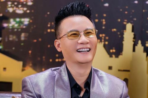 Ca sĩ Hoàng Bách xăm hình vợ con để giữ mình trước cám dỗ