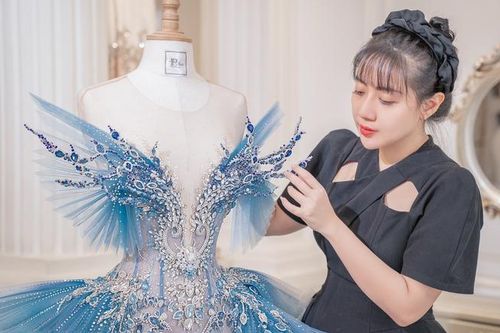 Nhà thiết kế người Việt khiến hàng loạt ngôi sao xứ Trung yêu thích là ai?
