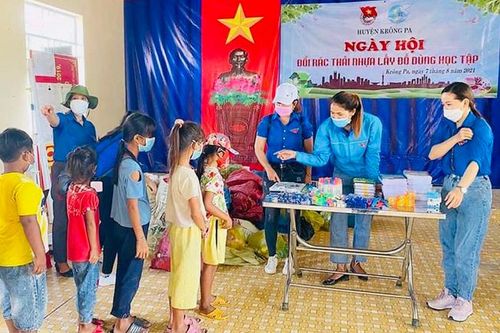 Thay đổi hành vi của phụ nữ và trẻ em từ phong trào 'Chống rác thải nhựa' tại Krông Pa