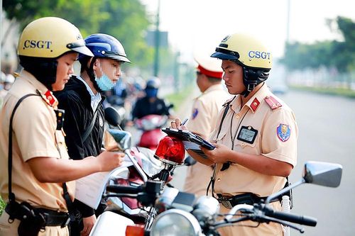 Xử phạt 977 trường hợp vi phạm trật tự an toàn giao thông