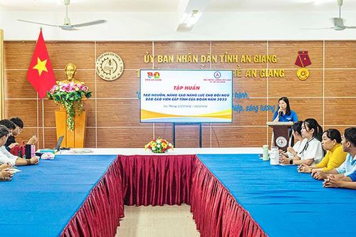 Tập huấn 'Nâng cao nhận thức và kỹ năng về HIV/AIDS, lồng ghép trong đa dạng giới, sức khỏe tình dục và sức khỏe sinh sản' tỉnh An Giang năm 2023