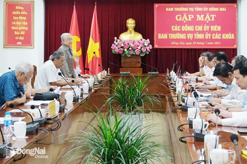 Đồng lòng vượt khó