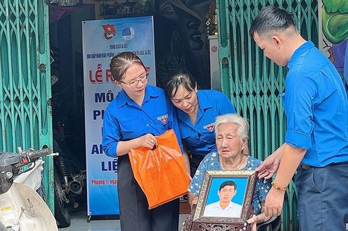 Lời tri ân của Tuổi trẻ Đất Sen hồng từ những 'Di ảnh' được phục hồi