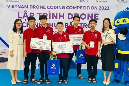 Trường THPT Chi Lăng giành 3 vé dự thi lập trình Drone quốc tế 2023