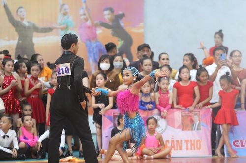 Hơn 400 vận động viên so tài tại Giải Khiêu vũ thể thao tỉnh Gia Lai