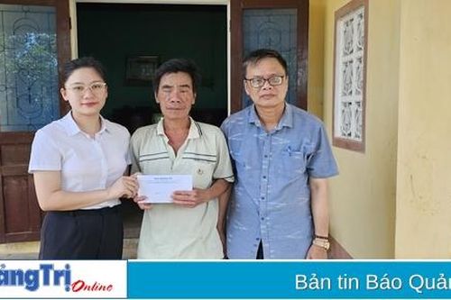 Chương trình 'Vòng tay nhân ái Báo Quảng Trị': Trao hỗ trợ cho 10 hoàn cảnh khó khăn