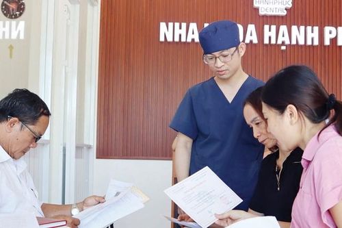 Đưa hoạt động khám, chữa bệnh, kinh doanh tân dược vào khuôn khổ