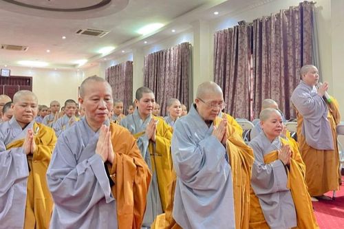 Phân ban Ni giới T.Ư (phía Bắc) cúng dường trường hạ Ban Trị sự Phật giáo tỉnh Quảng Ninh