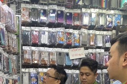 TP.HCM: Thu giữ 27.000 linh kiện, phụ kiện, thiết bị điện thoại di động có đấu hiệu lậu