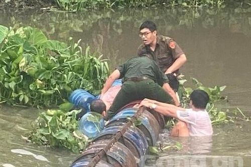 Đang cấp mã số định danh cho người dân, cán bộ Công an lao xuống sông cứu cô gái