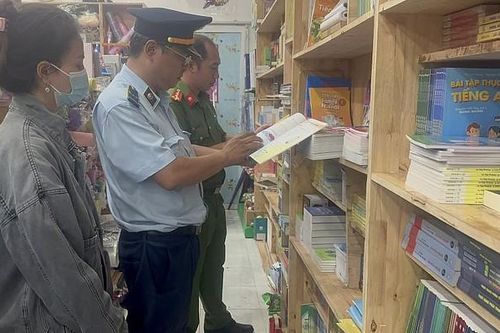 Liên tiếp bắt các vụ sách giáo khoa giả mạo trước thềm năm học mới