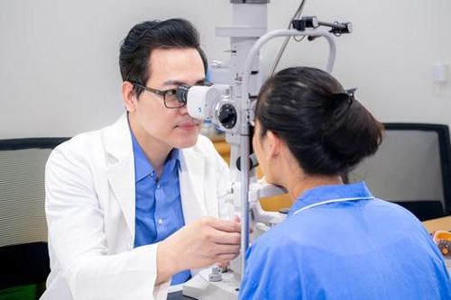Cận thị - tật khúc xạ cần được điều trị sớm chứ không đơn giản là đeo kính tăng thị lực